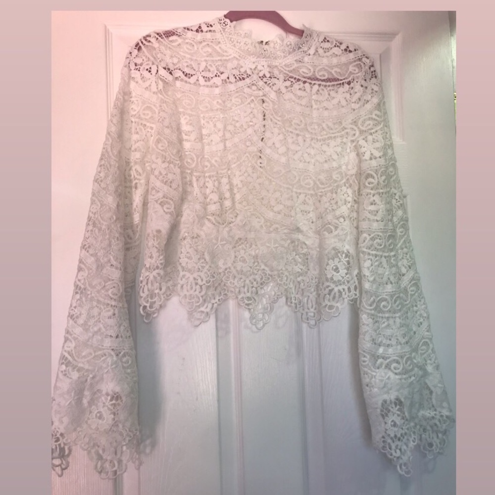 Long sleeve midriff shirt crop top